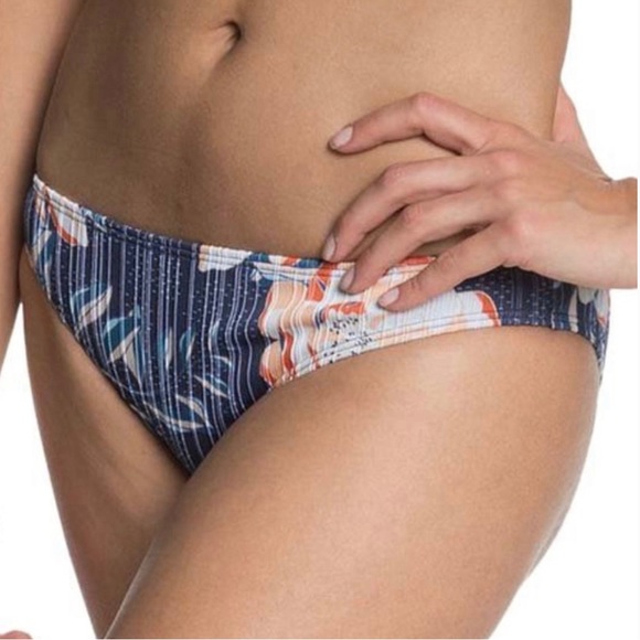 SWIM MASHUP: NWT- Lot of Roxy ‘Lillie’s’ and Sun & Sea Side Tie Bikini Bottoms - Picture 2 of 12